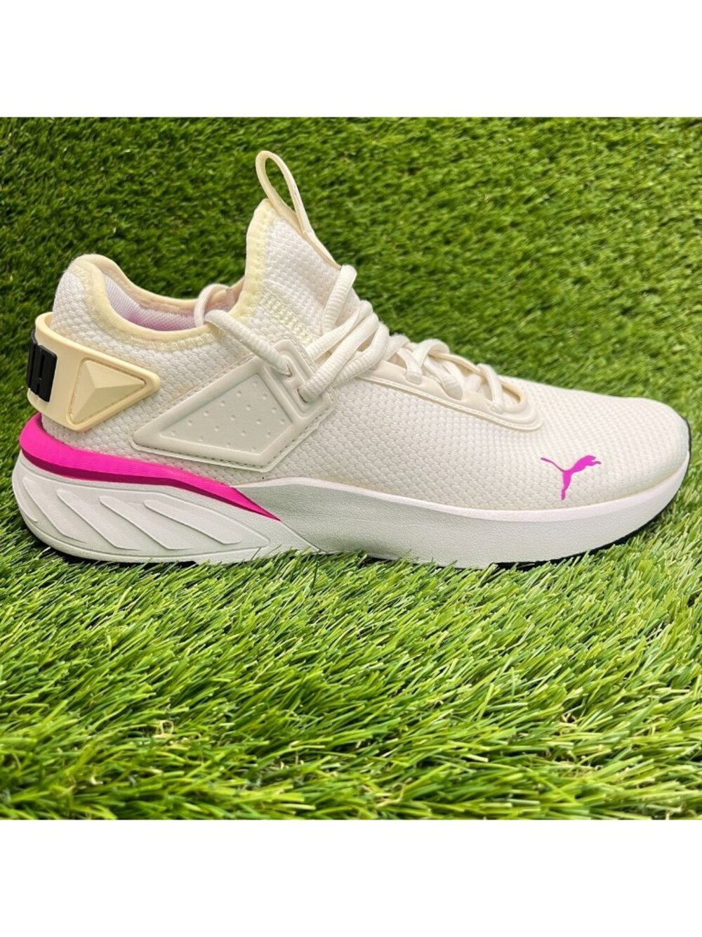 Puma Amare Womens Size 9 White Pink Athletic Running Training Shoes Sneakers